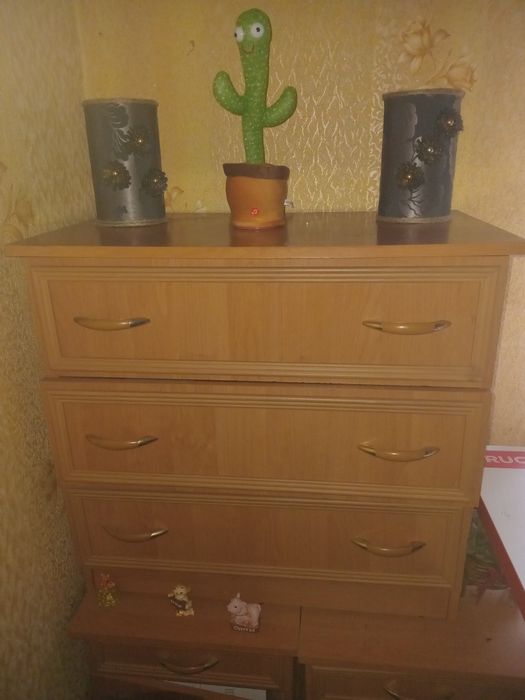 Продам меблі б/в,спальня,кухня,прихожа