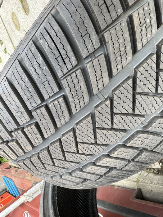 Nowe opony zimowe 235/35/19 Vredenstein 2 sztuki 25r