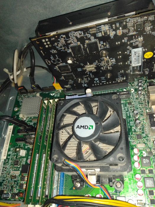 Комп'ютер справний, без жорсткого диску