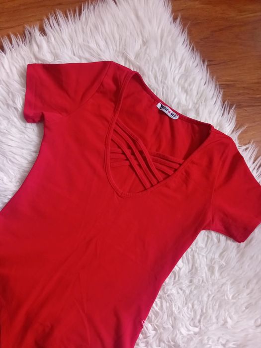 Śliczne czerwone body firmy Revance, rozmiar S