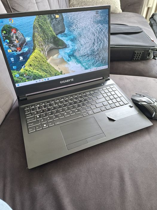 Laptop gamingowy GIGABYTE G5