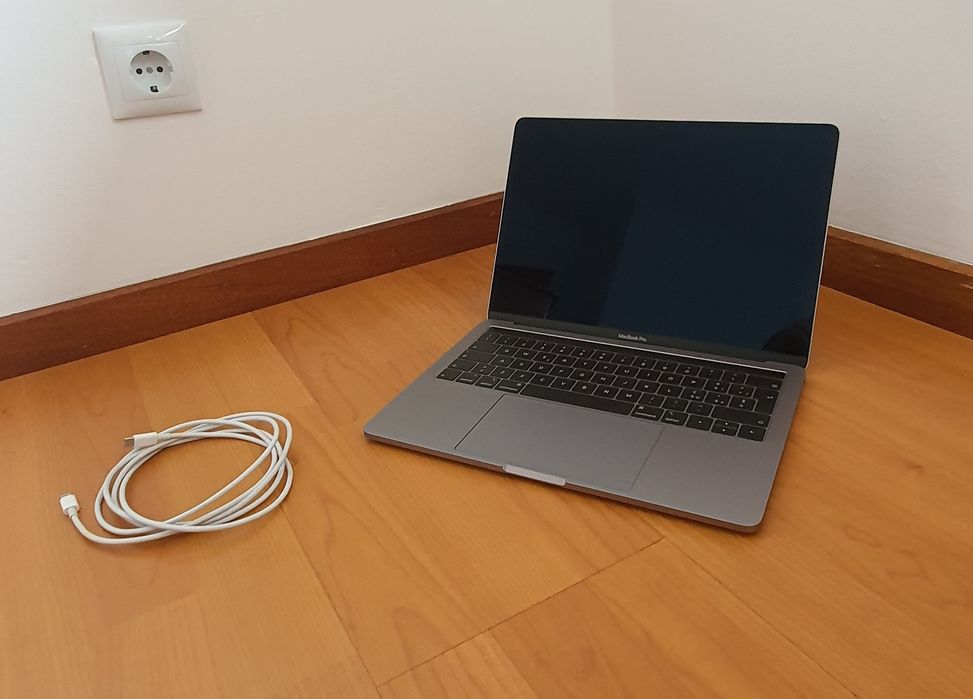 Macbook Pro 2019484828774453094400
