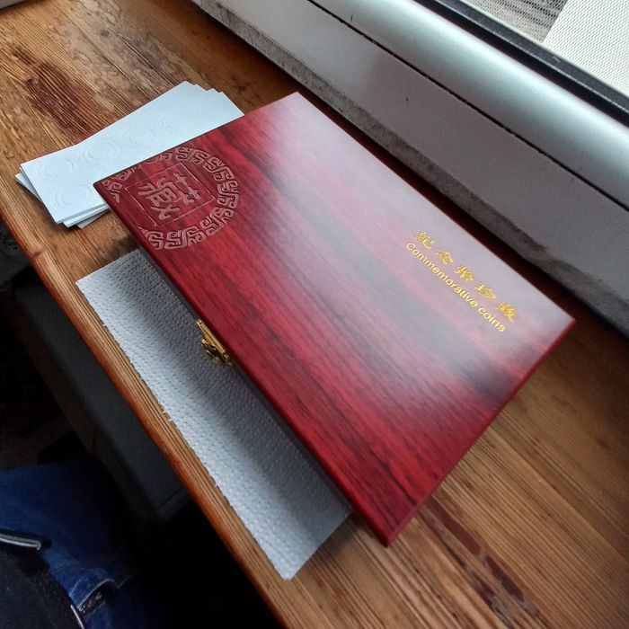 Piękna Drewniana Szkatułka na 50sztuk Monet w Kapslach!!!