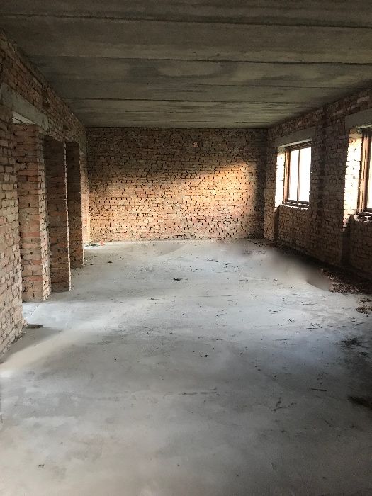 Продам двоповерховий будинок в центрі міста БЕРШАДЬ(+мансардний дах).