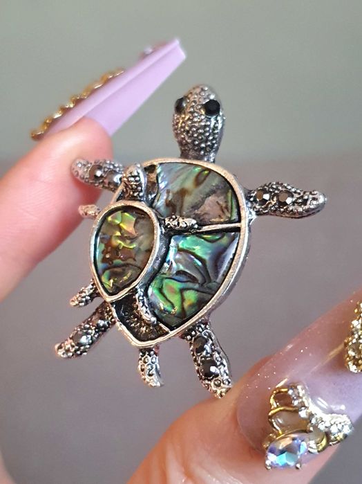 Turtle-shaped brooch / clip / breastpin with baby, decorated with shell64409188862337123