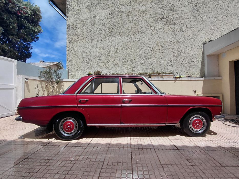 Mercedes-Benz W115 220D – 1977