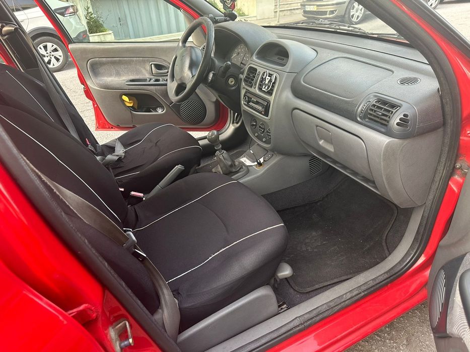 Renault Clio 1.0 RXE Agosto 2000
