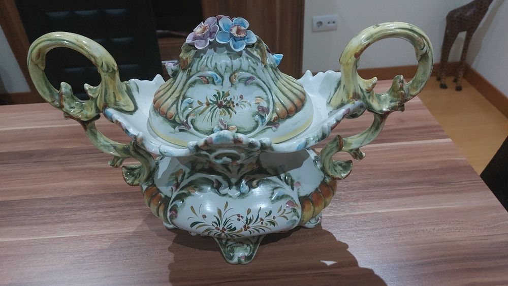 3 peças de porcelana.