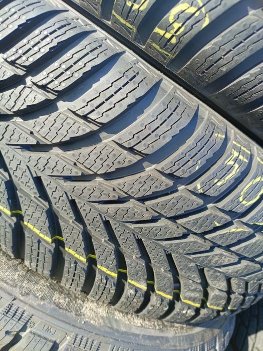 Nowe opony zimowe 215/65/17 Nokian 2 sztuki 2024r