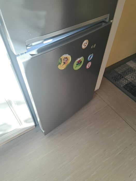 Mam do sprzedania używana lodówkę firmy Beko 1.80cm wysokość  odbiór  Kraków Nowa Huta cena 500x odbiorcwlasnym transportem