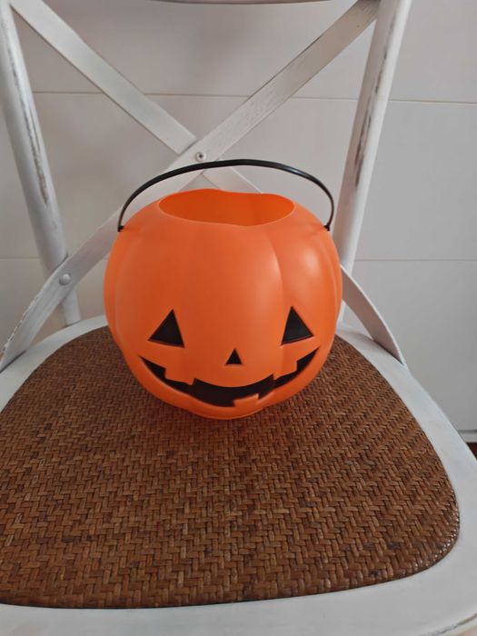 Wiaderko kubełek na cukierki Halloween
