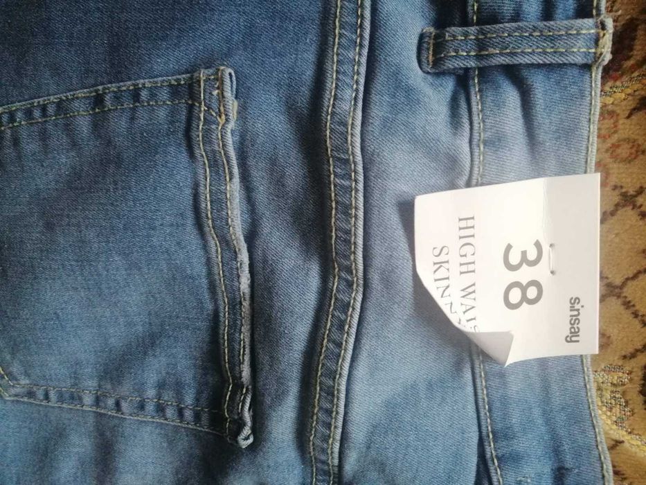 Джинсы новые р.38