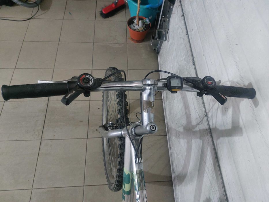 Bicicleta em Alumínio, roda 26".