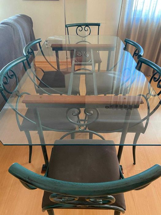 Mesa de jantar com 6 cadeiras