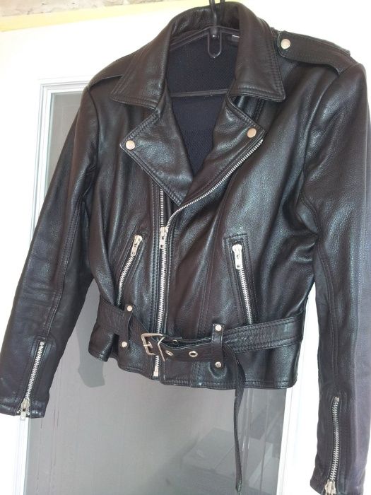 женская кожаная куртка, мото стиль