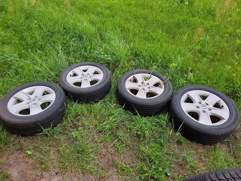 koła felgi 16 cali opony 205/55 letnie skoda octavia 2FL orginalne Nokian