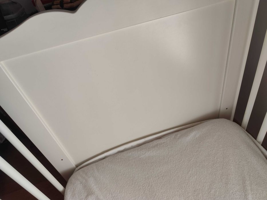 Berço HENSVIK IKEA com colchão