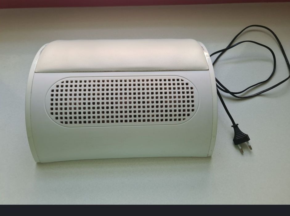 Pochłaniacz pyłu do manicure 3 wiatrakii