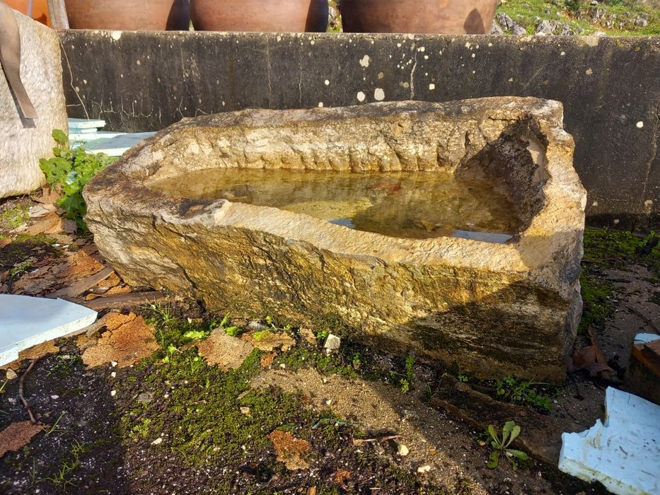 Pias antigas em pedra vários tamanhos (disponíveis)