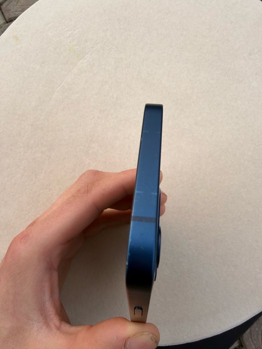 Телефон Iphone 12 64  все працює!