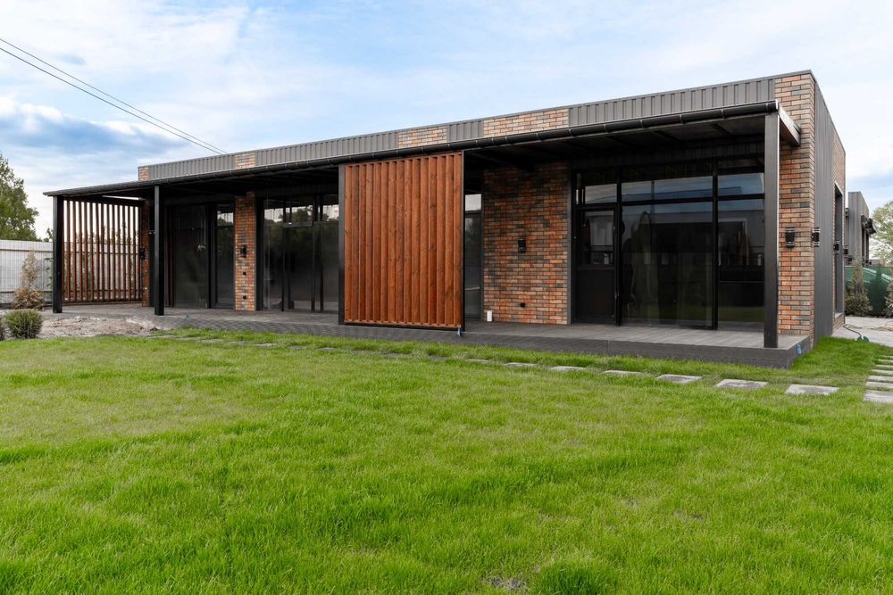 Крайній будинок черги! З оздобленням, ділянкою, меблями та технікою!