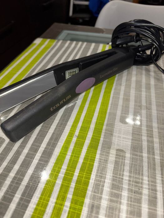 Prancha de alisamento de cabelo Taurus Tourmaline Slim