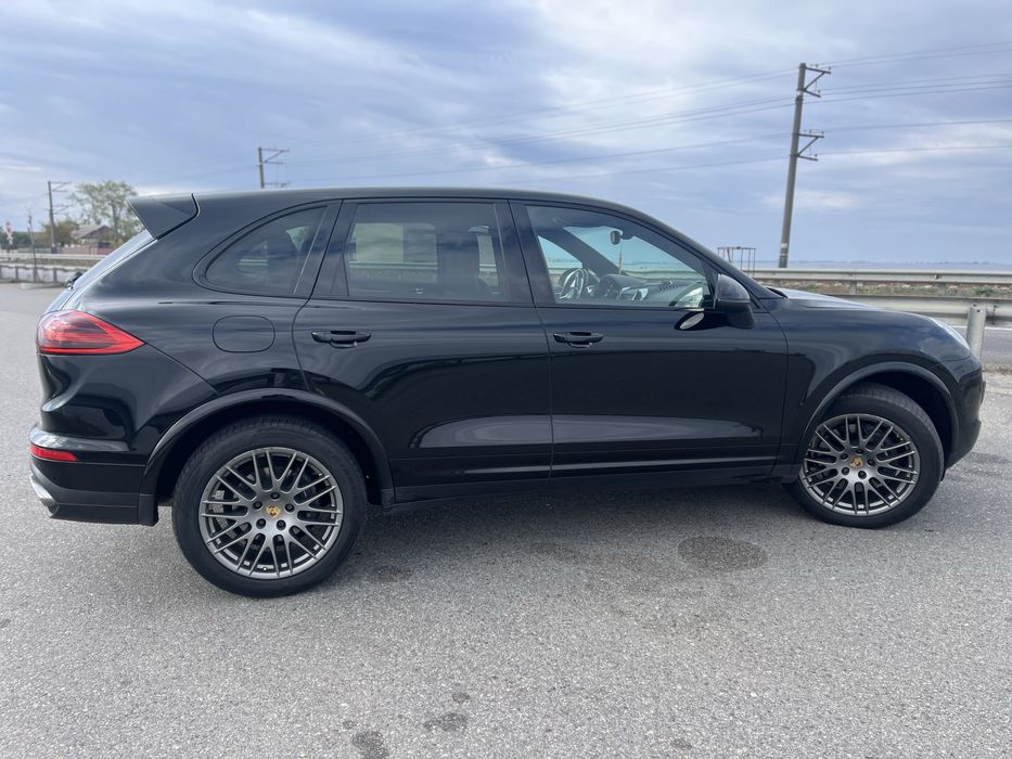 Продаж Porsche Cayenne 2014
