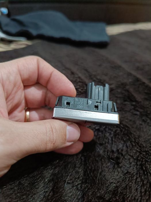 Botão de controlo de tração  FORD S-MAX (WA6) | 06 - 14
FORD S-MAX (WA