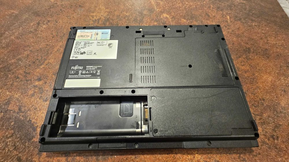 Fujitsu Esprimo M9410 14.1" C2D P8700 4GB SSD 120GB WIN10 PRO CD/DVD