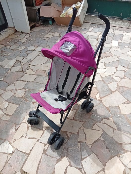 Carrinho de bebé.
