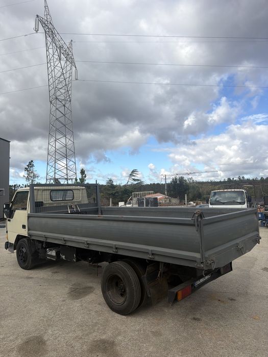 Mitsubishi Canter ligeira Tribasculante