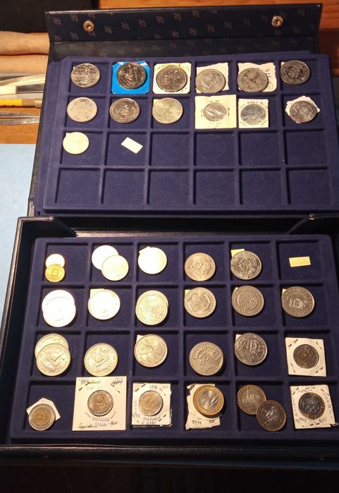 Caixa álbum numismático com moedas