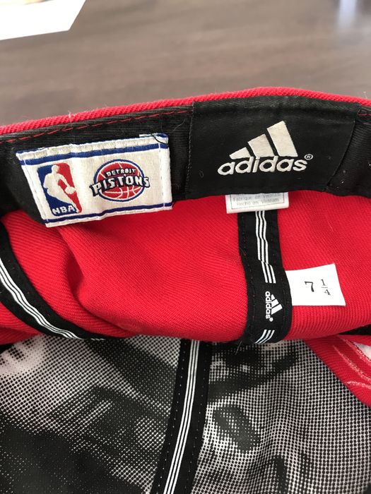 Chapéu vermelho Adidas NBA Detroit Pistons