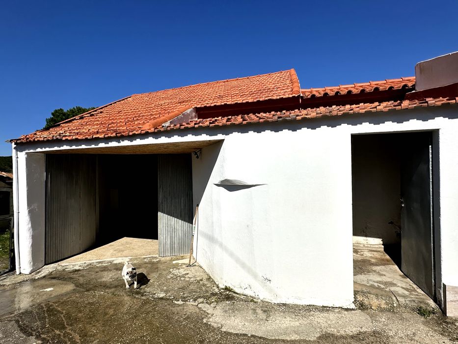 ARRENDAMENTO | Armazém / Garagem – 87 m² | Barro, Torres Vedras
