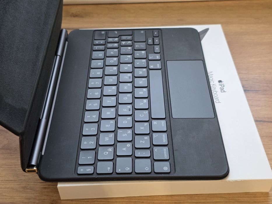 Чохол клавіатура Apple magic keyboard ipad pro 11 ідеальний стан
