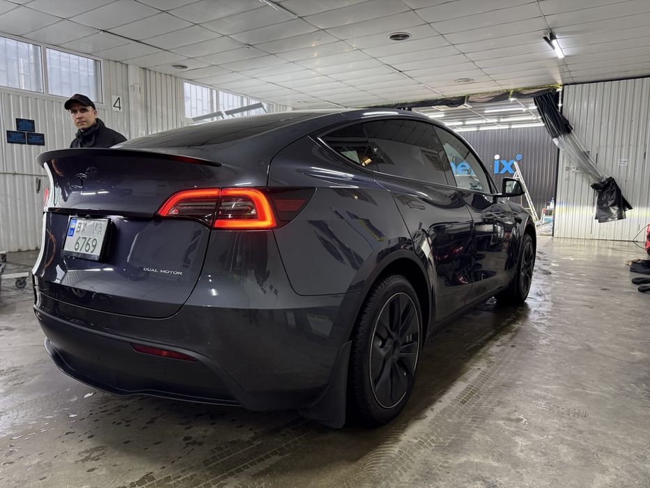 Tesla Model Y Long Range AWD, 7 місць