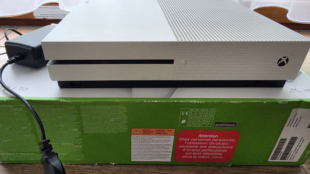 Konsola Xbox One S 1TB + Kinect + Pad + 2 Gry (Fifa 20, Just Dance 2019) – Zestaw!