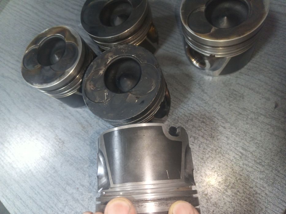 Комплект поршнів LT35