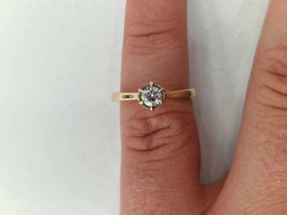 APART! Złoty pierścionek/ 585/ 2.37 gram/ R10/ DIA 0.23 CT/ certyfikat