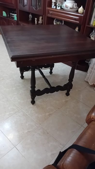 Mesa extensível + cristaleira