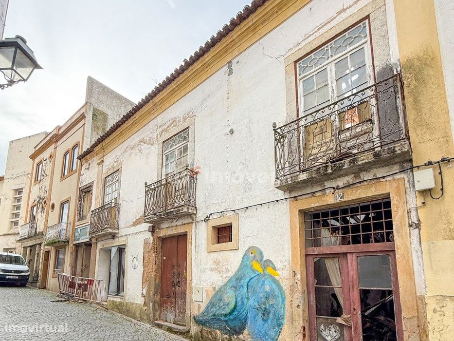 Prédio p/ Recuperar - Centro Histórico de Abrantes