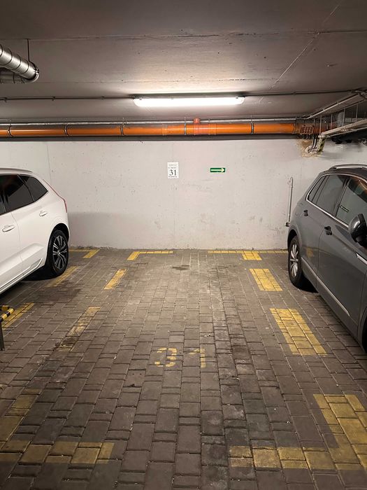 Miejsce postojowe Kraków, ŁOBZOWSKA 22 garaż podziemny (pełna faktura VAT)