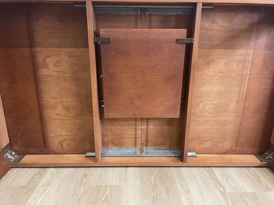 Mesa de jantar extensível de madeira