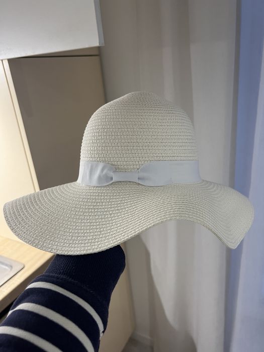 Капелюх білий  DeFacto в ідеальному стані