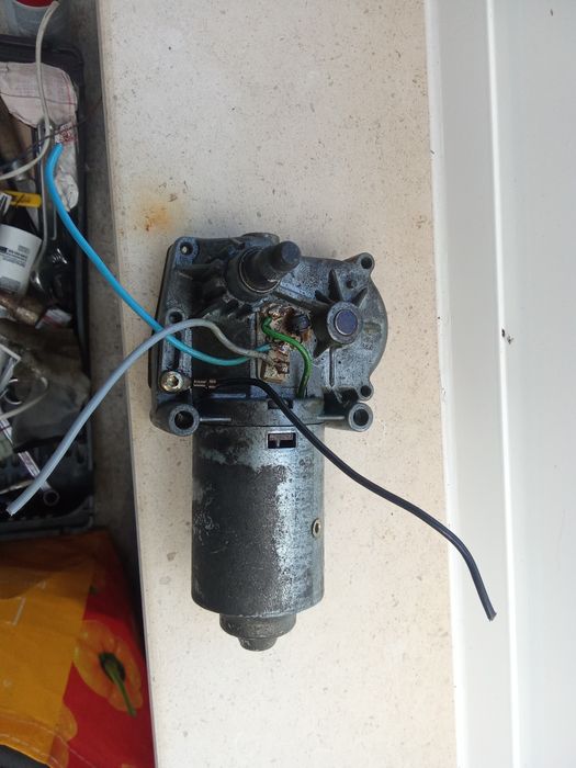 Para despachar logo  Motor limpa vidro traseiro