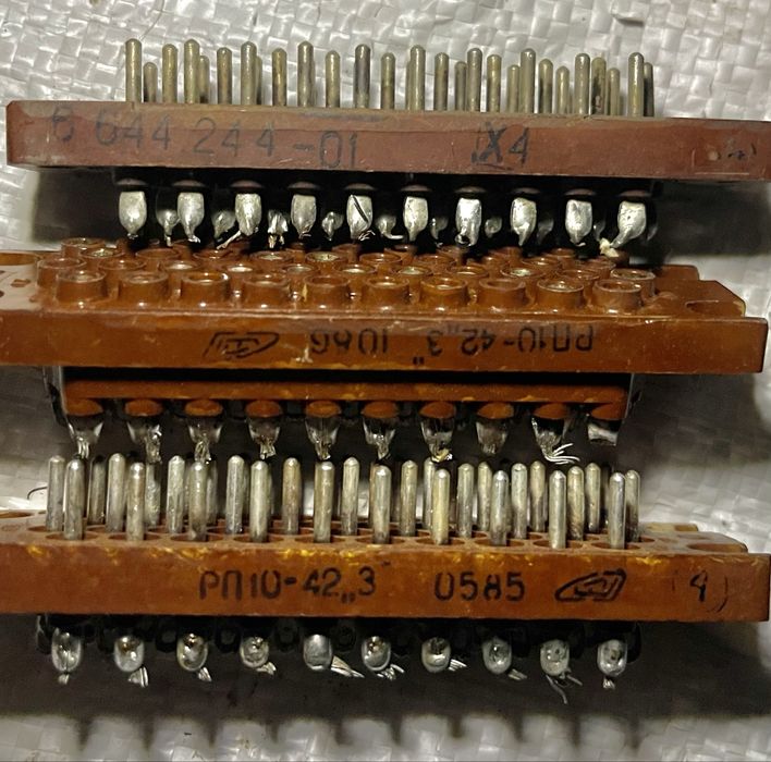 Продам слветскую єлекьро деталі роземи,роле,транзістера,е ще богато.