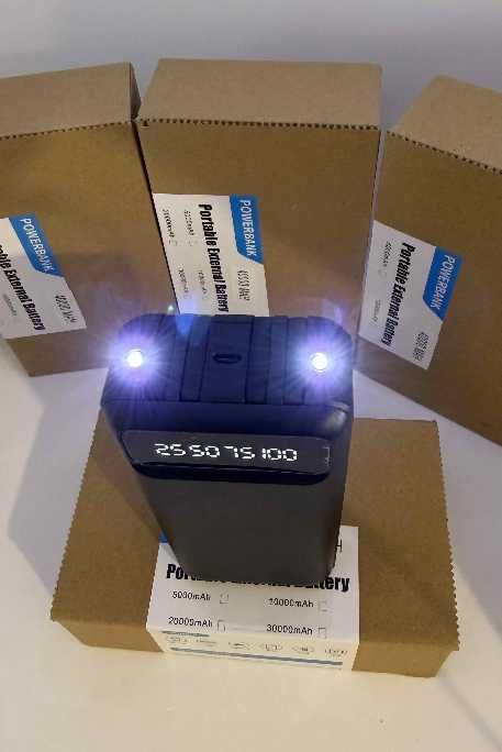 Павер банк  з кабелями на 40000 mAh з ліхтариком Pawer bank