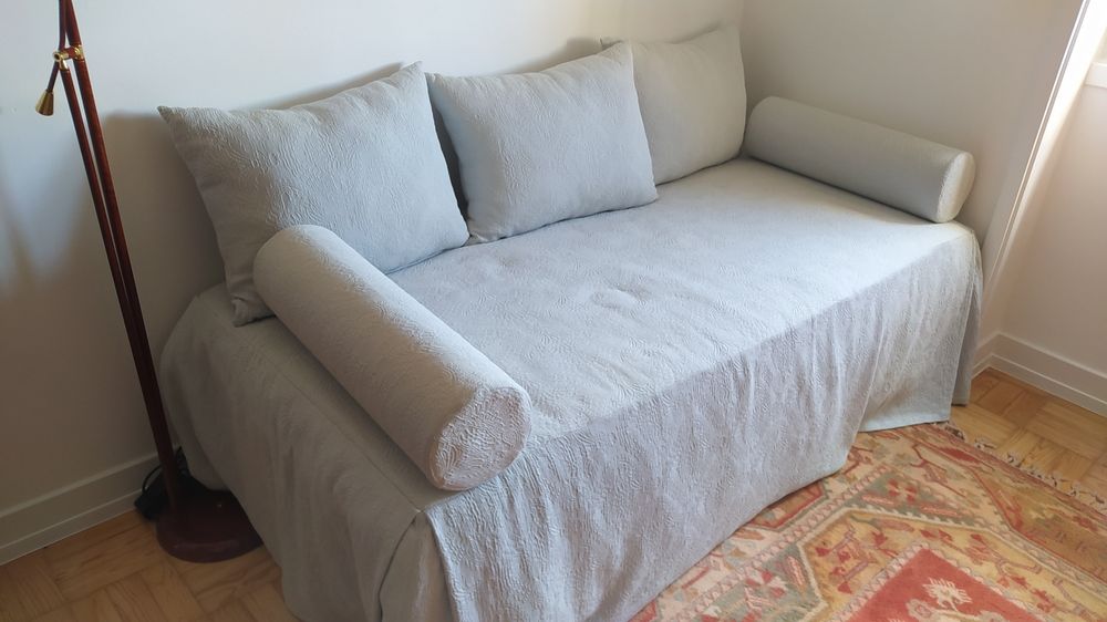 Cama solteiro pessoa e meia - excelente estado