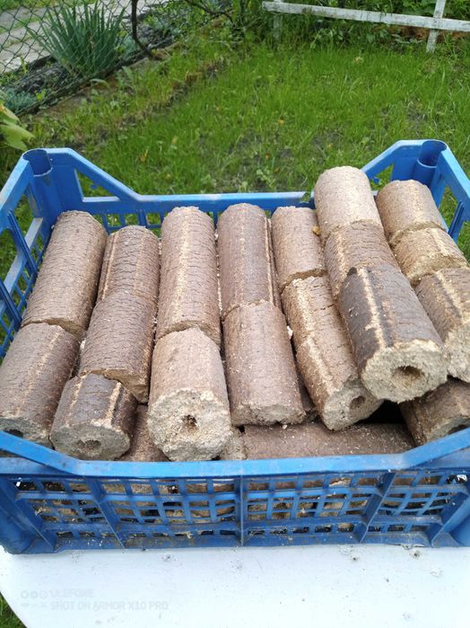 Прес для паливних брикетів