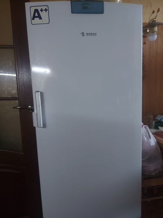 Продам морозиюльну камкру  BOSH  б/у.